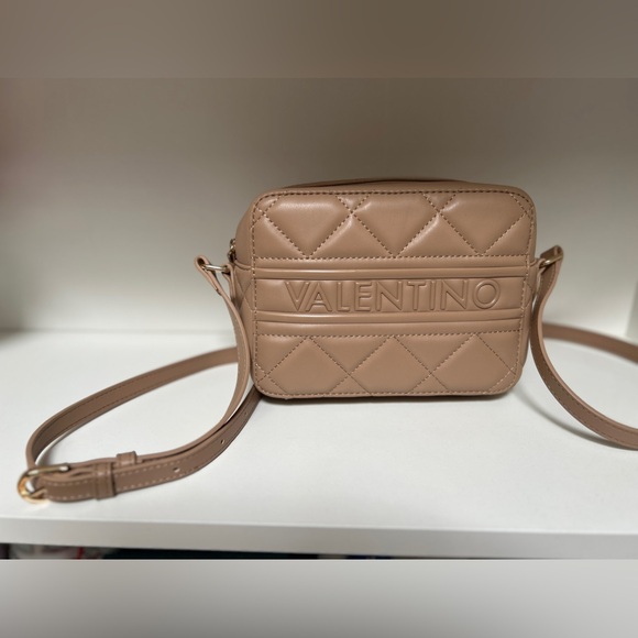 Valentino by Mario Valentino Camera Crossbody Bag NWOT - Picture 2 of 9